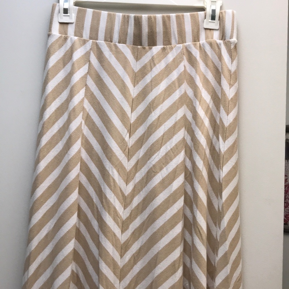 Beige & white Maxi!